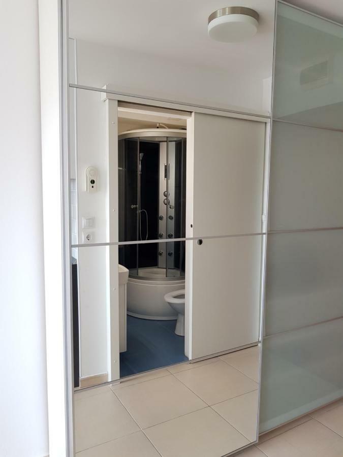 Cozy&Elegant New Studio In Bukarest Kültér fotó